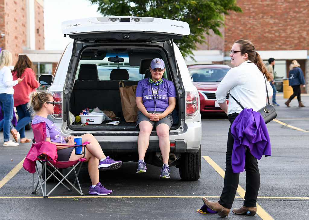 Susanne Ragland, Noelle Gilzow and Alaina Gunn await the start of the graduation celebration